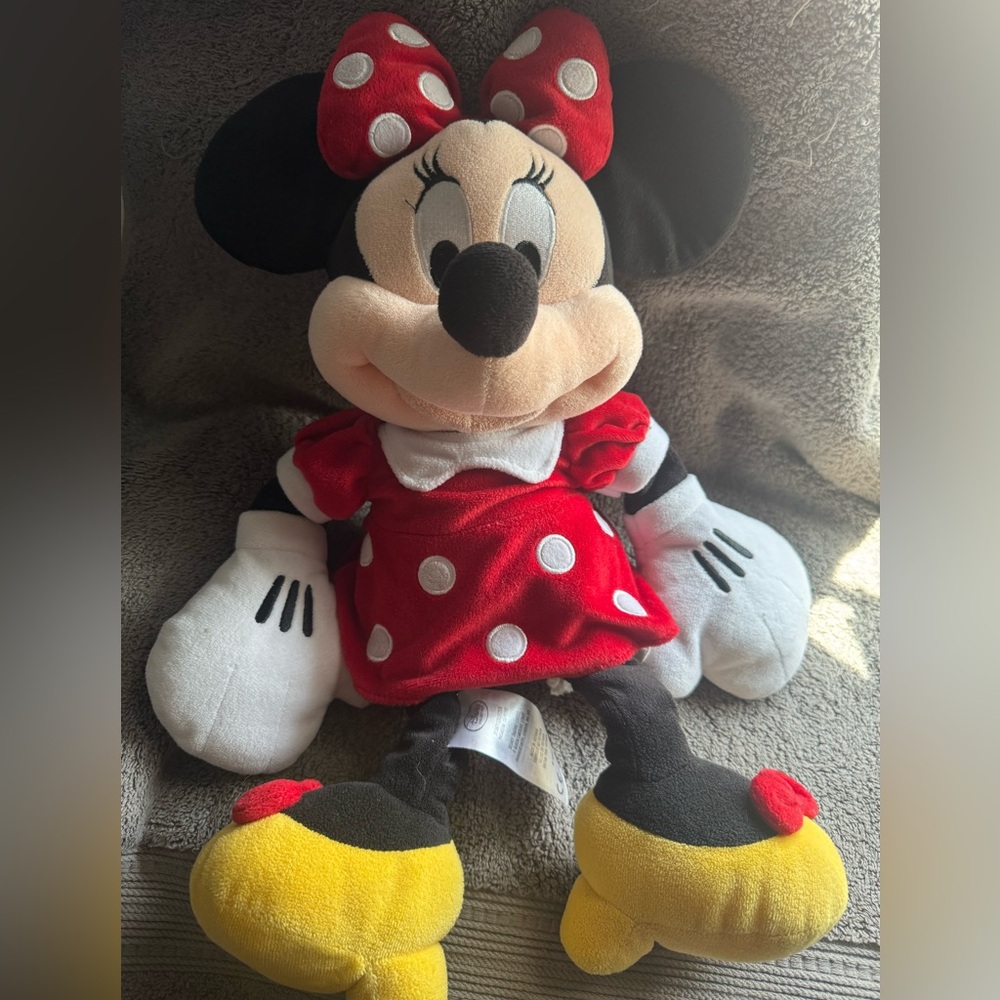 Minnie Mouse - Toy Plush / 16” / Disney Collection